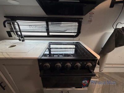 2021 Forest River RV Salem FSX — photo 18 view