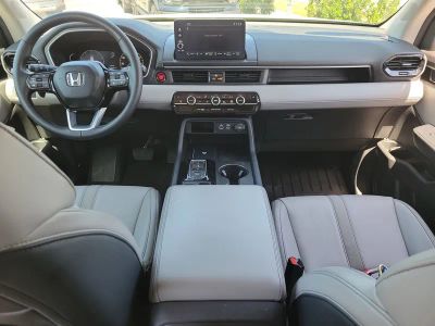 2025 Honda Pilot — photo 12 view