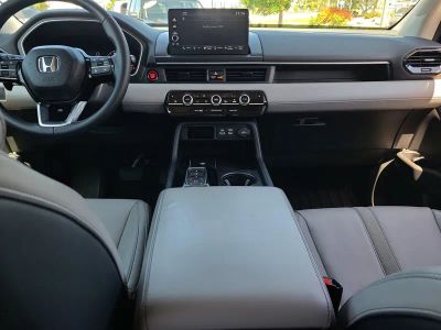 2025 Honda Pilot — photo 14 view