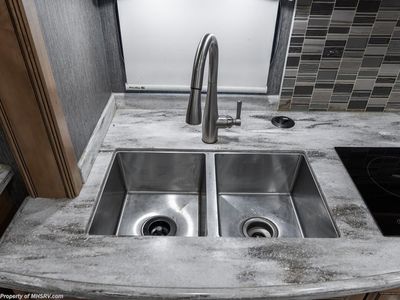 2019 Thor Motor Coach Aria - Photo 12