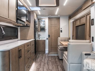 2026 Newmar Freedom Aire — photo 9 view