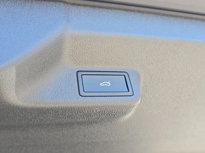 2025 Volkswagen ID. Buzz — photo 10 view