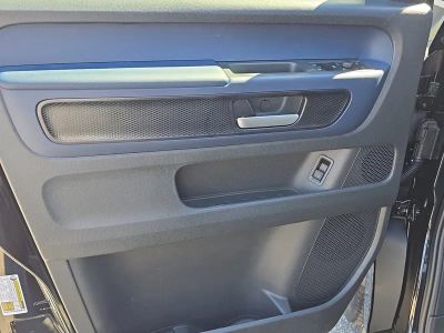2025 Volkswagen ID. Buzz — photo 17 view