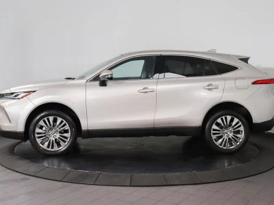 2024 Toyota Venza - Photo 2