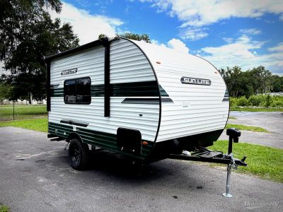 2027 Sunset Park RV Sun Lite — front three-quarter view