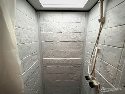 2027 Sunset Park RV Sun Lite — photo 13 view