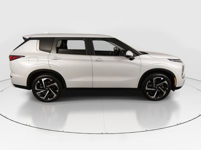 2024 Mitsubishi Outlander - Photo 8
