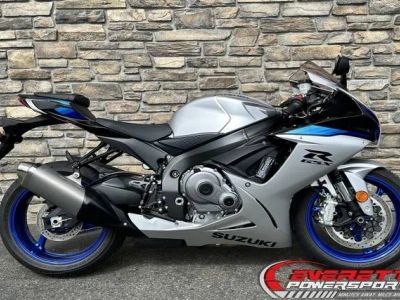 2026 Suzuki GSX-R600 — front three-quarter view
