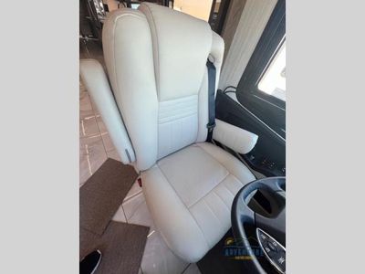 2025 Tiffin Motorhomes Zephyr FZ - Photo 4