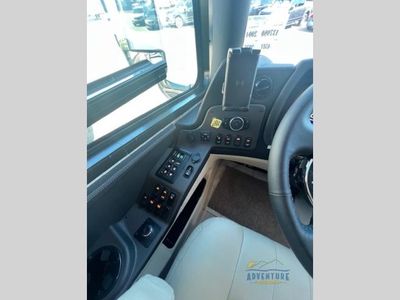 2025 Tiffin Motorhomes Zephyr FZ - Photo 7