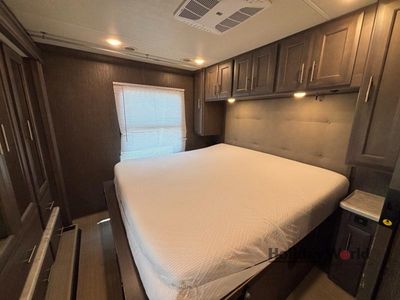2021 Thor Motor Coach Challenger - Photo 14