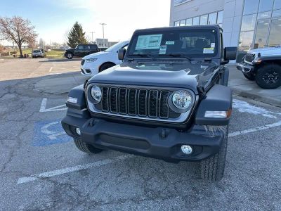 2026 Jeep Wrangler - Photo 4