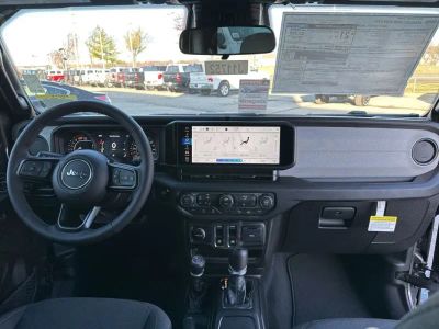 2026 Jeep Wrangler - Photo 12