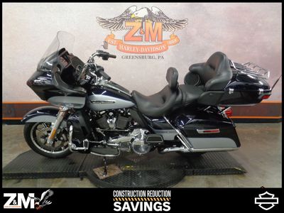 2019 Harley-Davidson Road Glide Ultra — engine compartment view