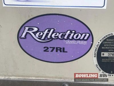 2015 Reflection 27RL — engine compartment view