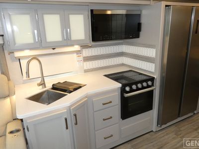 2024 Thor Motor Coach Luminate - Photo 7
