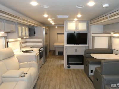2024 Thor Motor Coach Luminate - Photo 5