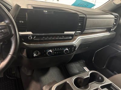 2024 GMC Sierra 1500 — interior view
