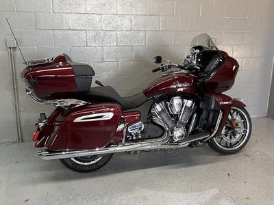 2025 Indian Motorcycle Pursuit Limited 112 Maroon Metallic - Photo 11