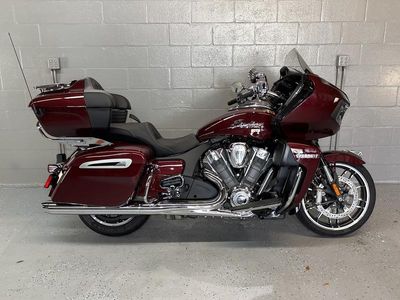 2025 Indian Motorcycle Pursuit Limited 112 Maroon Metallic - Photo 7