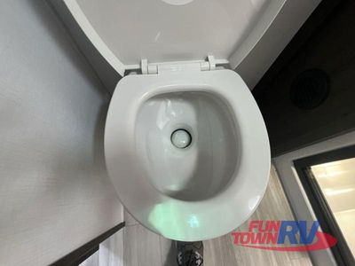 2025 Keystone RV Fuzion - Photo 36