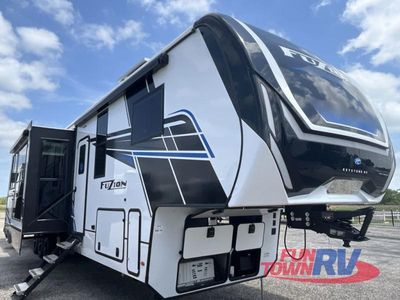 2025 Keystone RV Fuzion - Photo 3