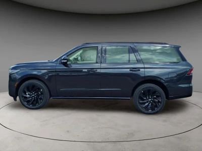 2027 Lincoln Navigator — side profile view