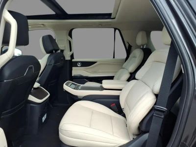 2027 Lincoln Navigator — detail view