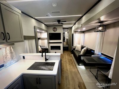 2025 Palomino Columbus - Photo 4