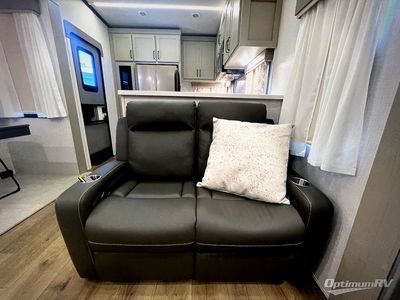 2025 Palomino Columbus - Photo 9