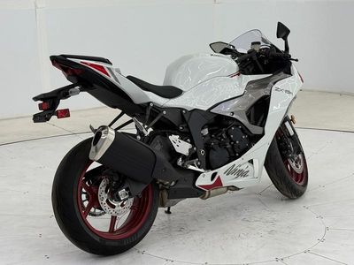 2025 Kawasaki Ninja ZX-6R - Photo 5