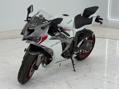 2025 Kawasaki Ninja ZX-6R - Photo 2