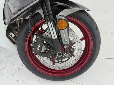 2025 Kawasaki Ninja ZX-6R - Photo 9