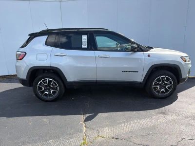 2025 Jeep Compass — side profile view