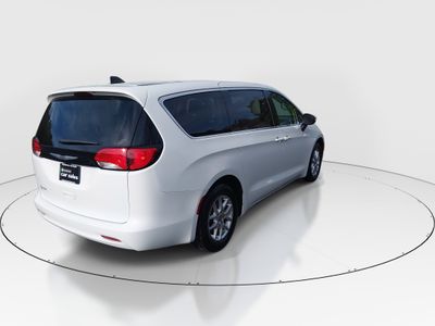 2023 Chrysler Voyager - Photo 7