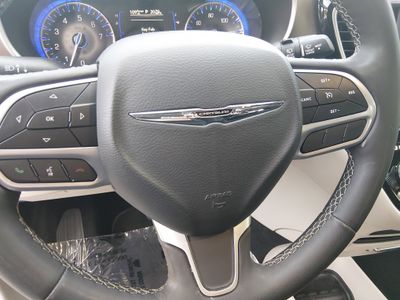 2023 Chrysler Voyager - Photo 12
