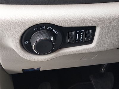 2023 Chrysler Voyager - Photo 13