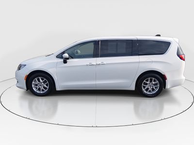 2023 Chrysler Voyager - Photo 4