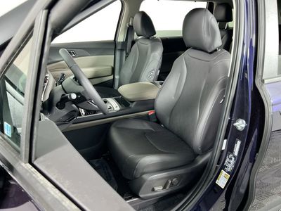 2026 Kia Carnival — photo 12 view