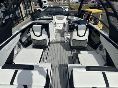 2025 Yamaha 222SE - Photo 8