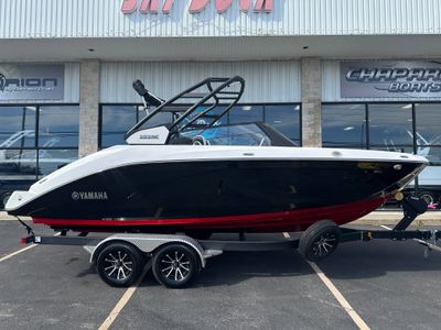 2025 Yamaha 222SE - Photo 1