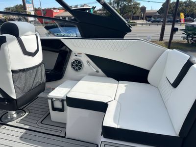 2025 Yamaha 222SE - Photo 9