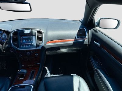 2013 Chrysler 300 - Photo 17