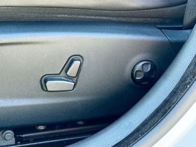 2013 Chrysler 300 - Photo 23