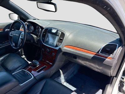 2013 Chrysler 300 - Photo 13