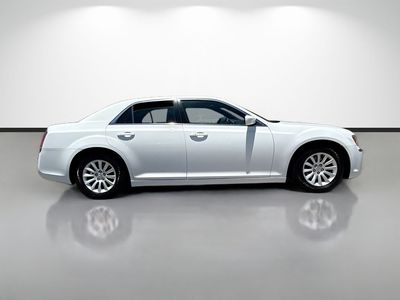 2013 Chrysler 300 - Photo 2