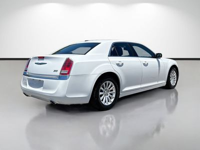 2013 Chrysler 300 - Photo 3