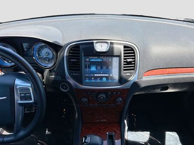 2013 Chrysler 300 - Photo 18