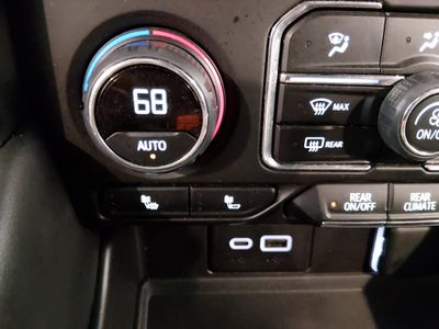 2024 Chevrolet Suburban - Photo 18