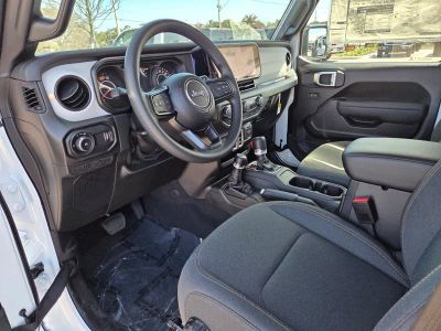 2026 Jeep Wrangler — photo 14 view